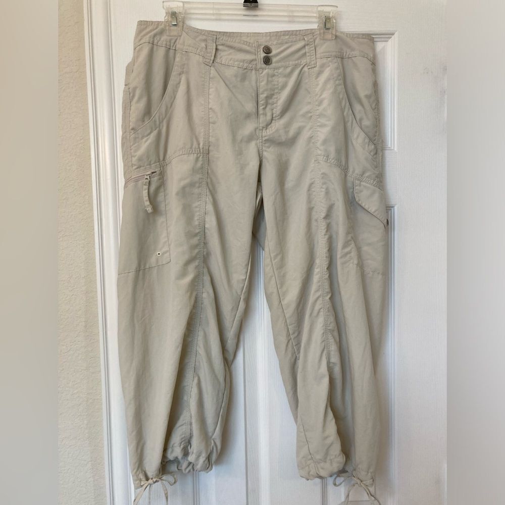 VTG Nylon cargo Capri pants w/ lots of zippers like new durable and light
